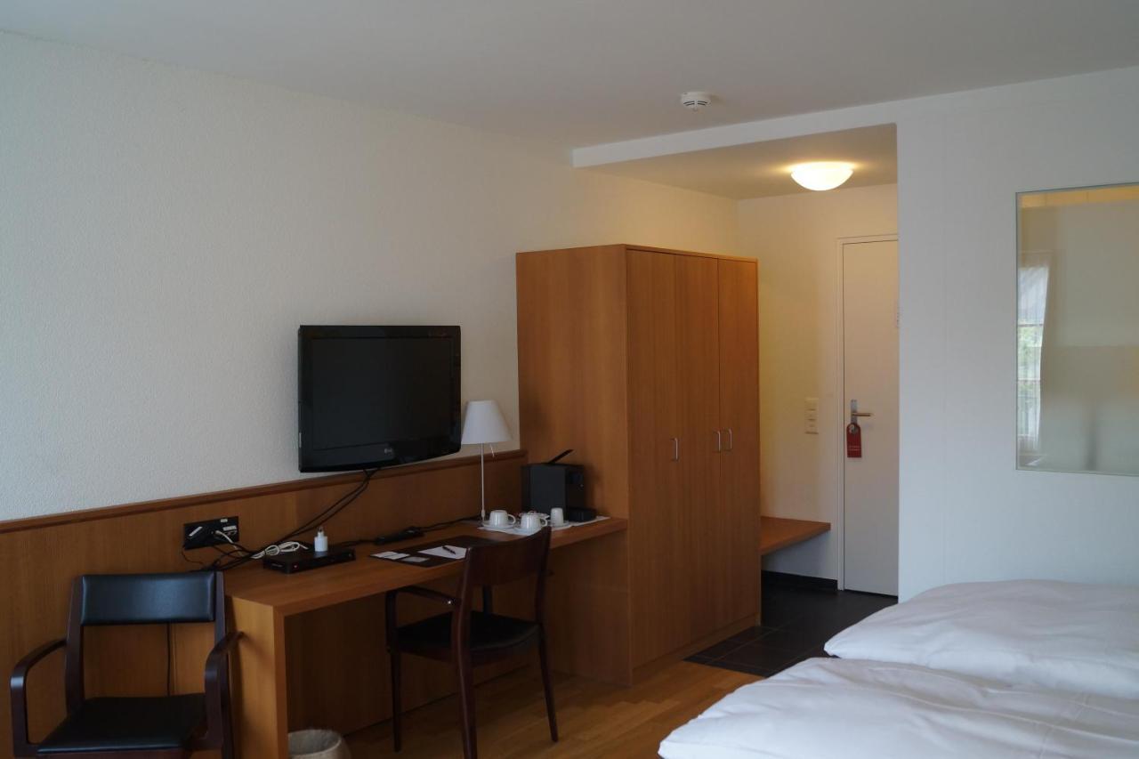 Gasthof Zum Roten Lowen Hotel Rohrdorf ภายนอก รูปภาพ